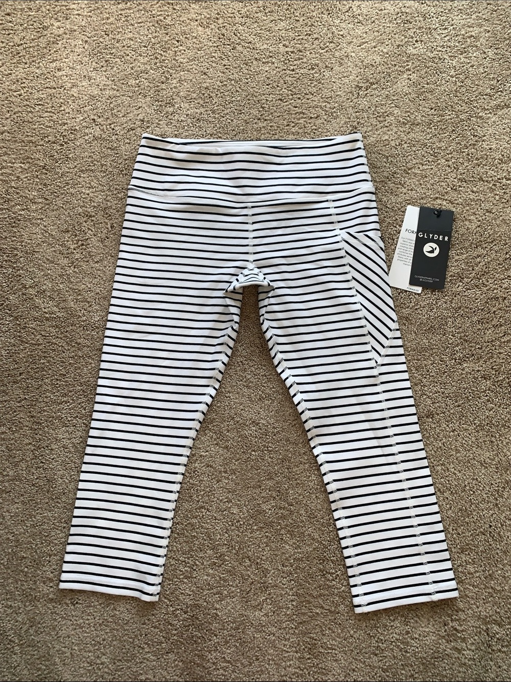 NWT Women’s Glyder Black and White Striped Capri Pocket Athletic Leggings Small